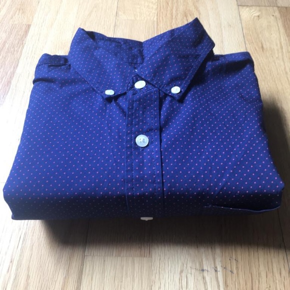 2/$35 Men’s Gap Short Sleeved Shirt 👕 - Picture 4 of 5